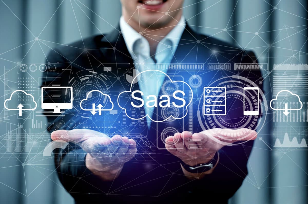 What is a multi-user SaaS environment and its development features